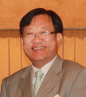 何兆餘校長